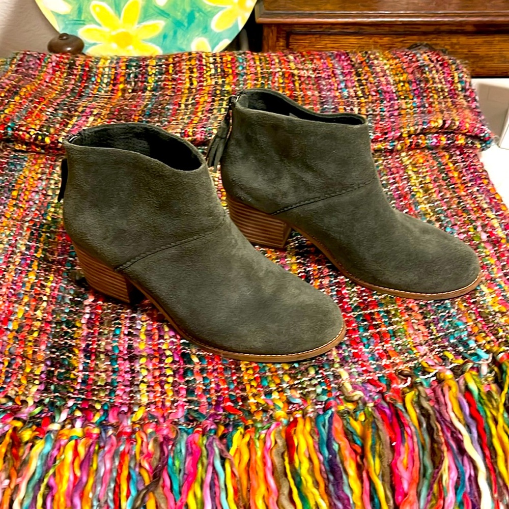 TOMS -Ankle Boots- sz W9 - Olive Green - gently used